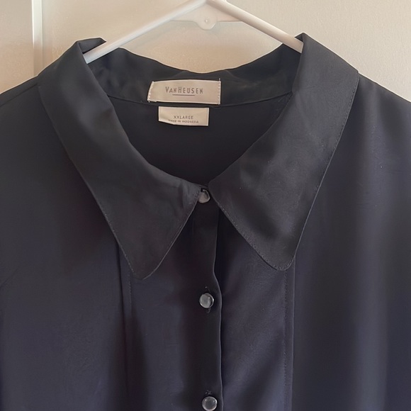 Black button up for under a suit coat or sweater. Short sleeves, double-layer. - Picture 6 of 6